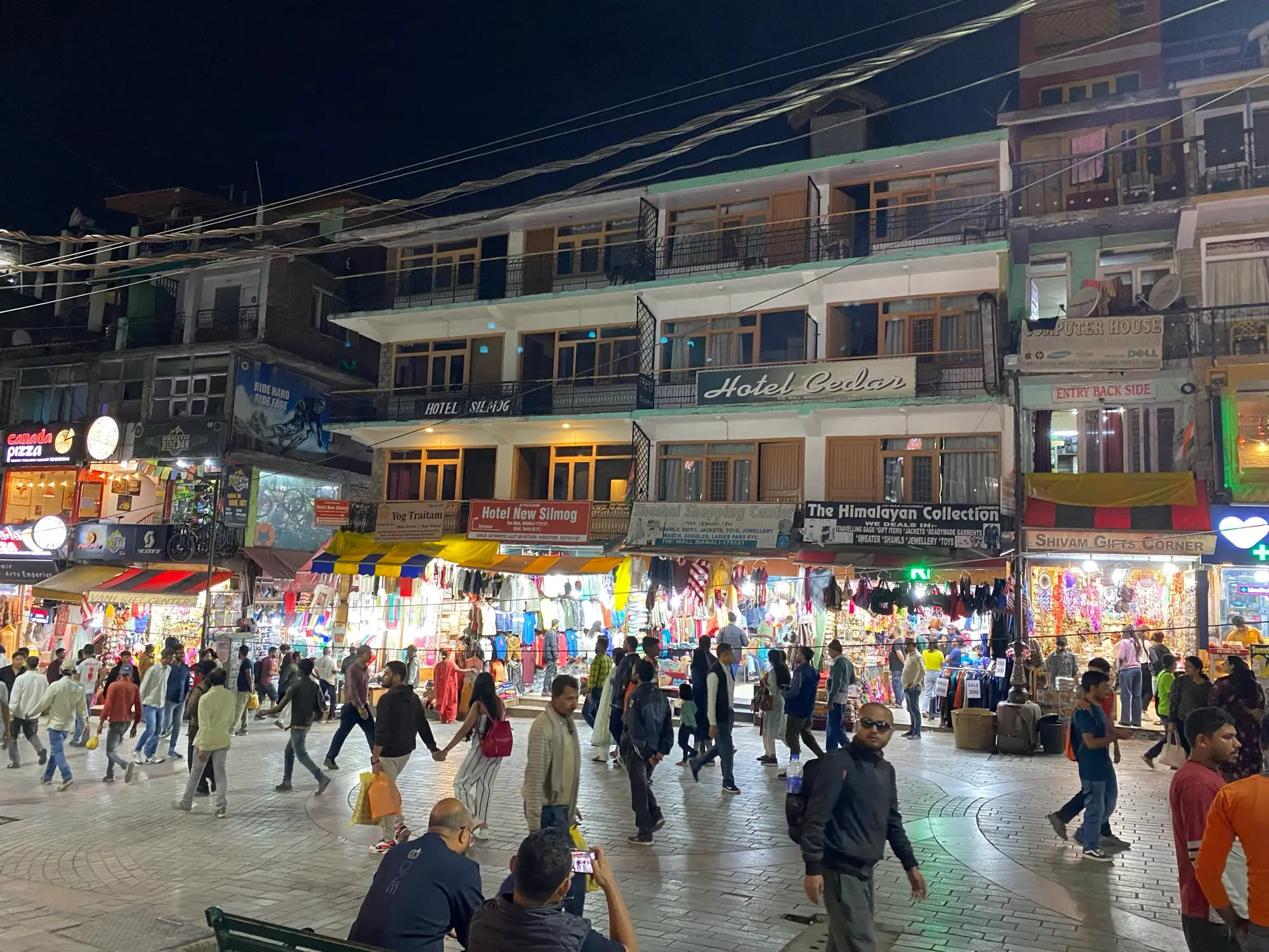 The market in Manali lit up at night and full of people